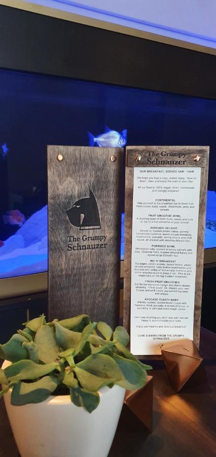 The Grumpy Schnauzer BnB: Luxe Suite with Hot Tub & Farm Stay Airdrie Exterior photo